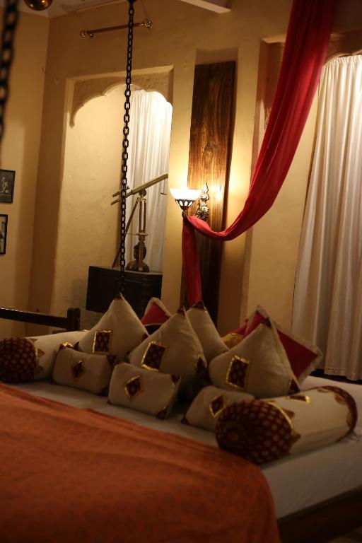 Postel nebo postele na pokoji v ubytování Hotel Desert Boy's - Royal Stay On Fort
