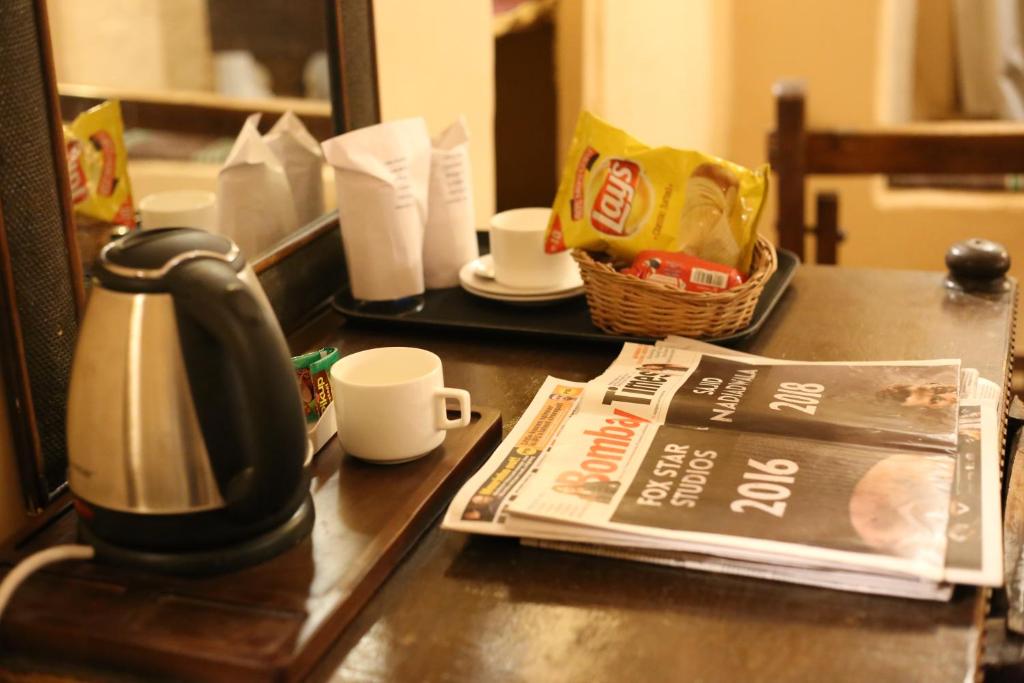 Příslušenství pro přípravu čaje a kávy v ubytování Hotel Desert Boy's - Royal Stay On Fort