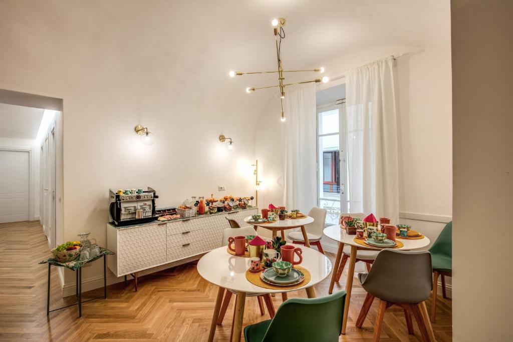 a living room with two tables and chairs at Trastevere 2.0 in Rome