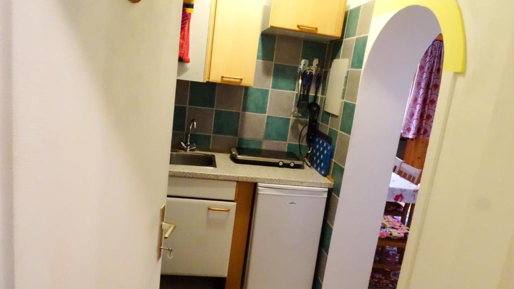 Kuchyň nebo kuchyňský kout v ubytování Ferienhaus-Römerthurm
