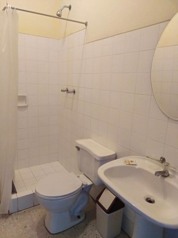Koupelna v ubytování El Tuco Hotel