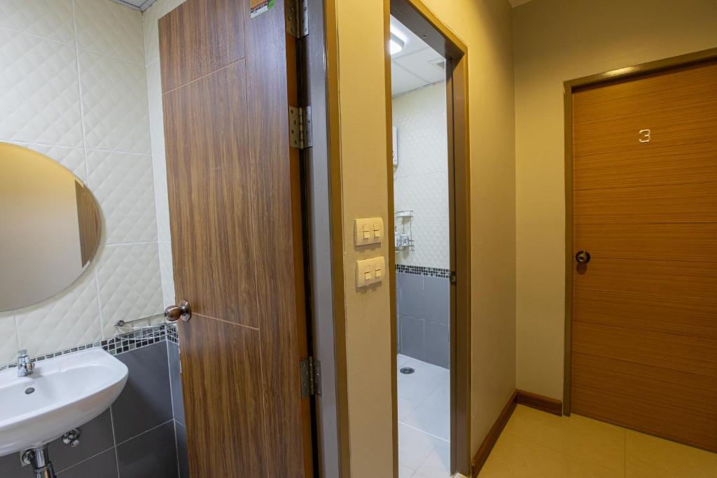 Koupelna v ubytování Restiny Hostel