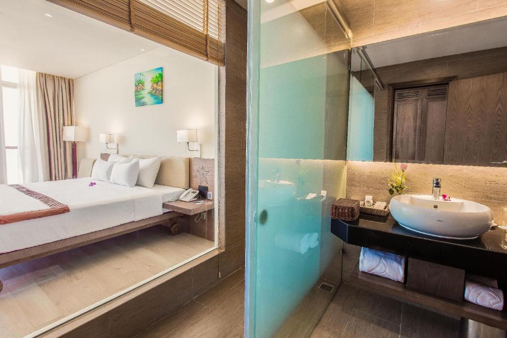 Premium Deluxe Double Room with Balcony - Garden View