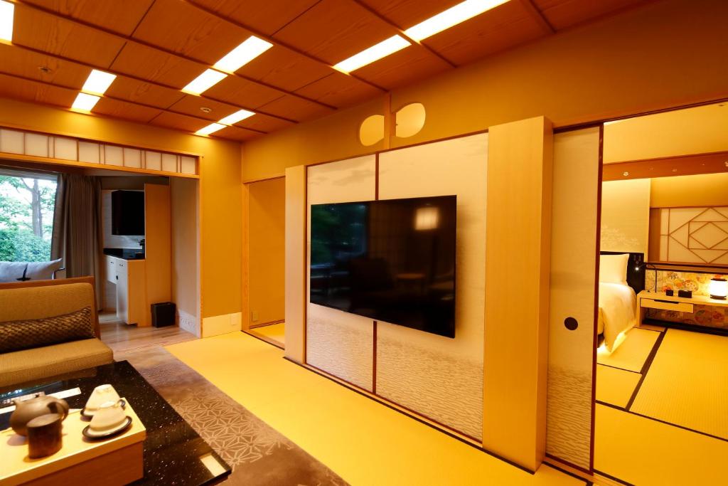 TV a/nebo společenská místnost v ubytování Hotel Gajoen Tokyo