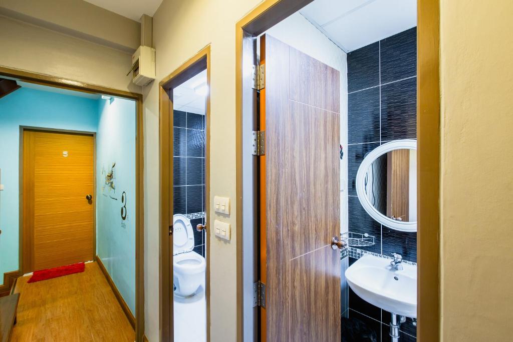 Koupelna v ubytování Restiny Hostel