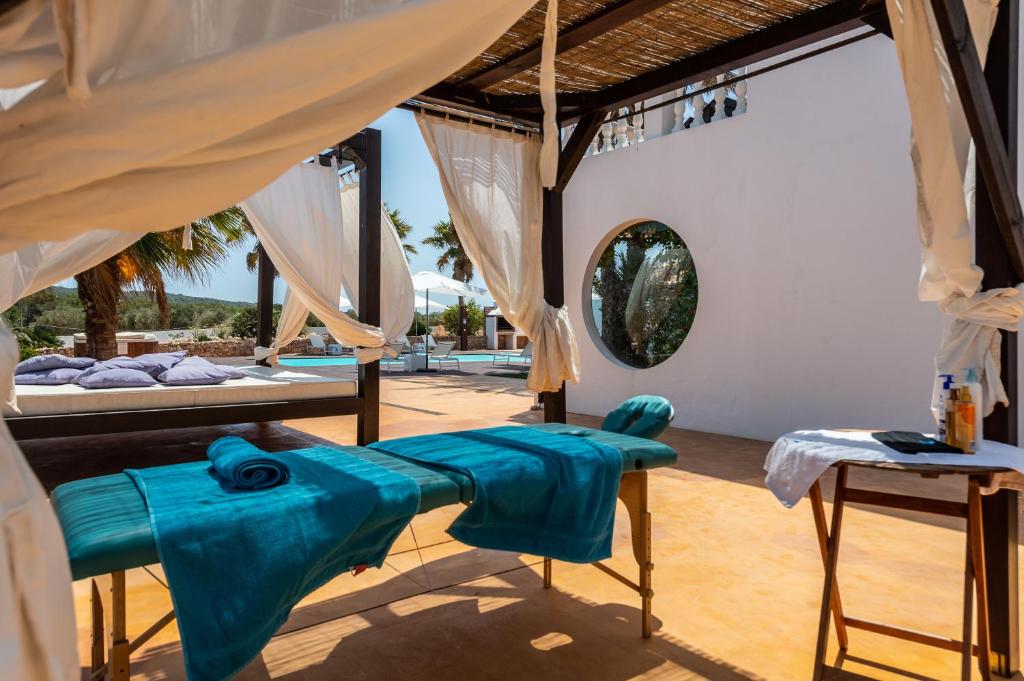 A seating area at Es Pas Formentera Agroturismo