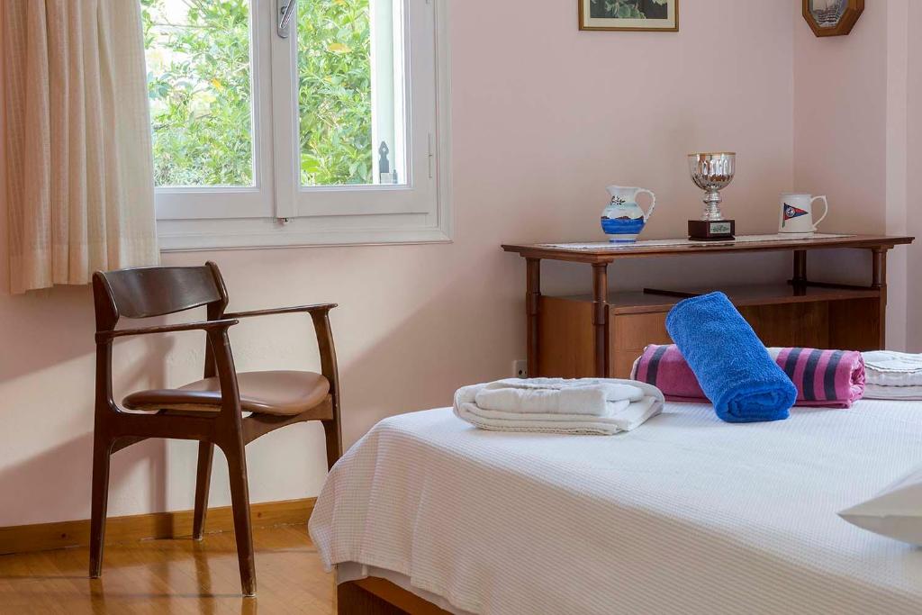 Postel nebo postele na pokoji v ubytování Yellow House Ithaca