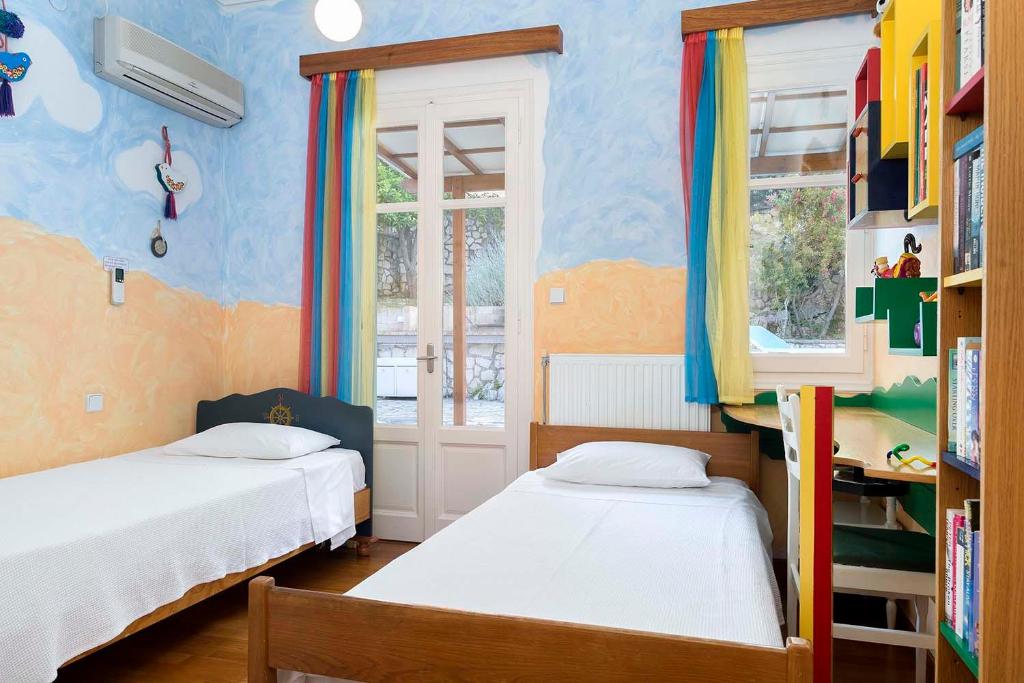 Postel nebo postele na pokoji v ubytování Yellow House Ithaca