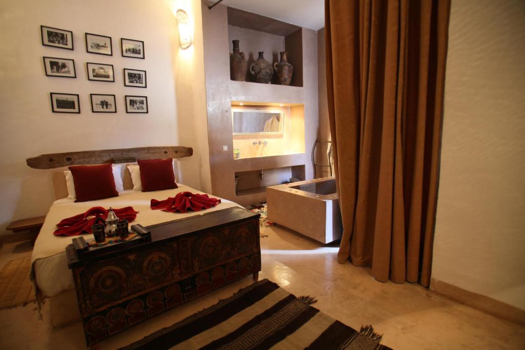 Postel nebo postele na pokoji v ubytování Riad De Vinci & SPA