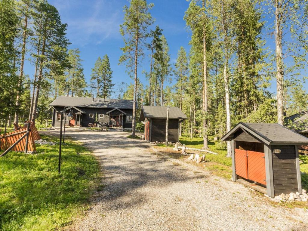 a house in the middle of a dirt road at Holiday Home Alppitalo b by Interhome in Ylläsjärvi