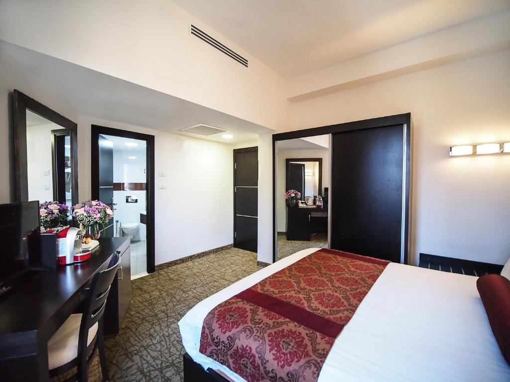 Postel nebo postele na pokoji v ubytování New Capitol Hotel - Jerusalem