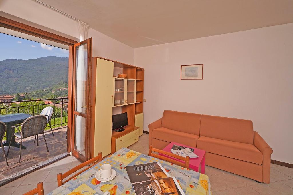 Nespecifikovaný výhled na hory nebo výhled na hory při pohledu z aparthotelu