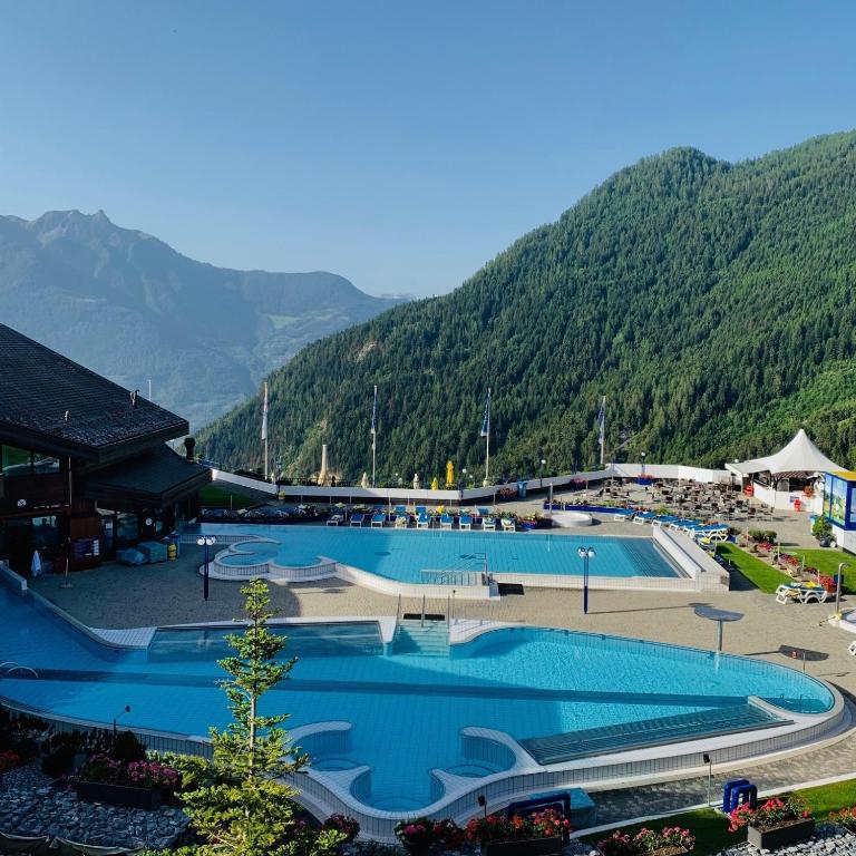 Nespecifikovaný výhled na hory nebo výhled na hory při pohledu z hotelu