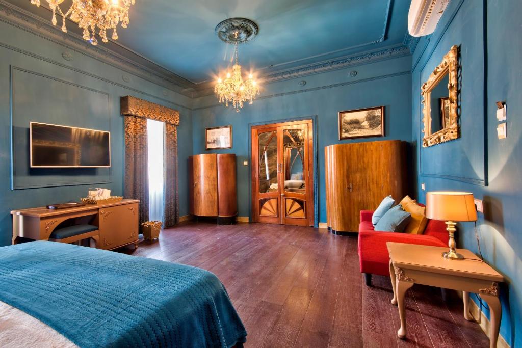 Julina Boutique Living - 12