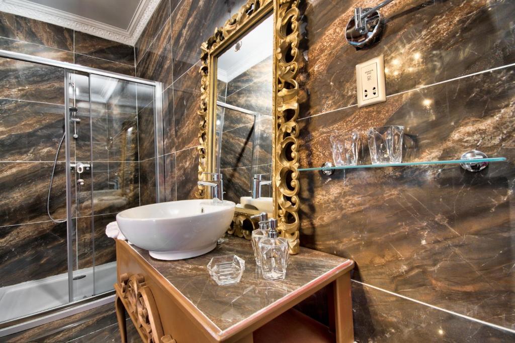 Julina Boutique Living - 8