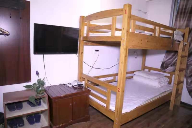 Postel nebo postele na pokoji v ubytování Xi'an The Facebook Youth Hostel