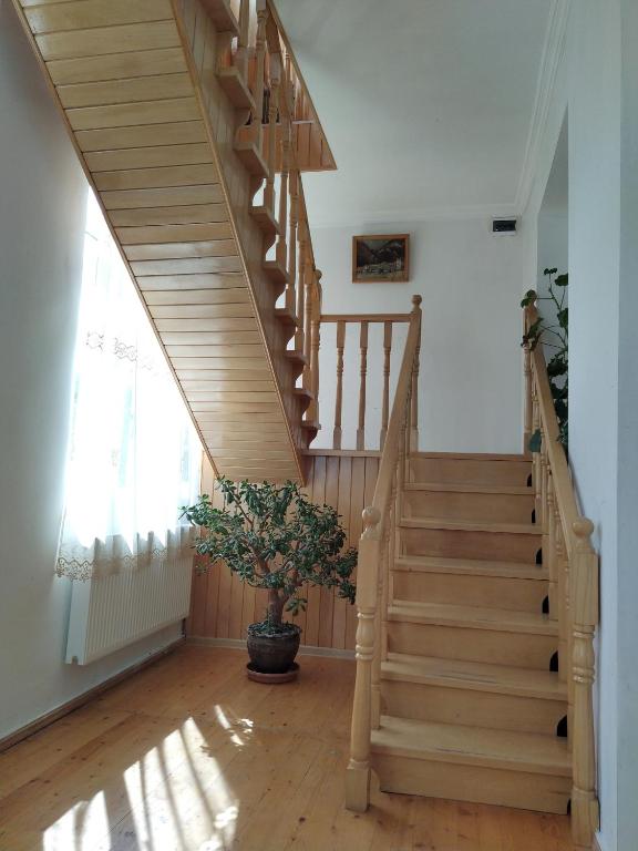 Foto dalla galleria di Guesthouse Lenjeri a Mestia