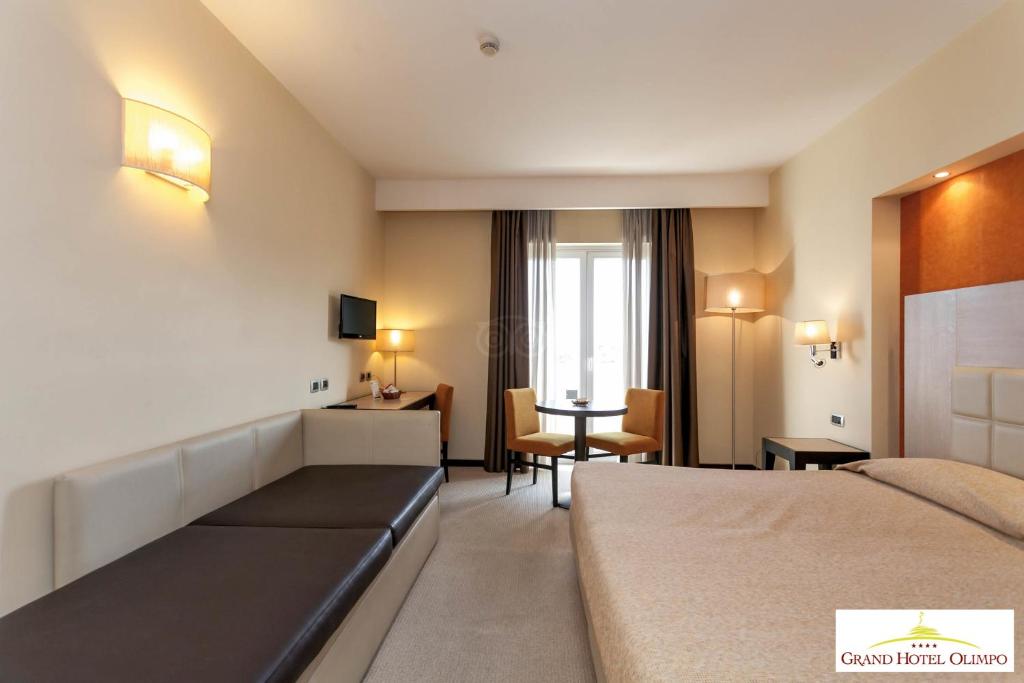 Postel nebo postele na pokoji v ubytování Grand Hotel Olimpo