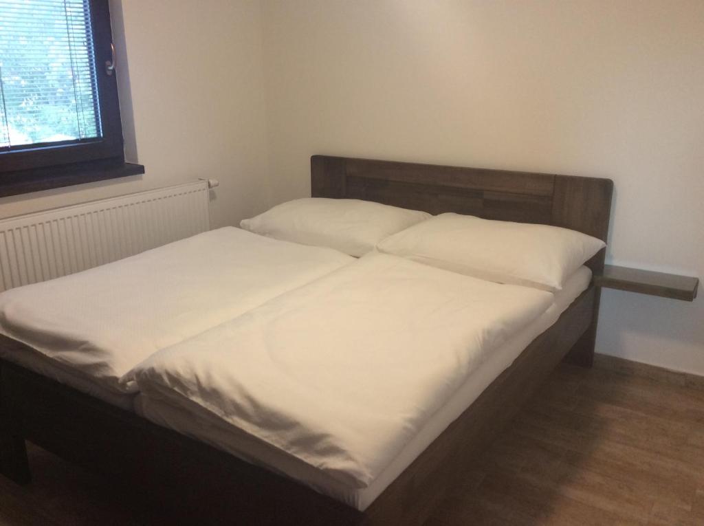 Postel nebo postele na pokoji v ubytování Vinný sklípek Na Spojovací