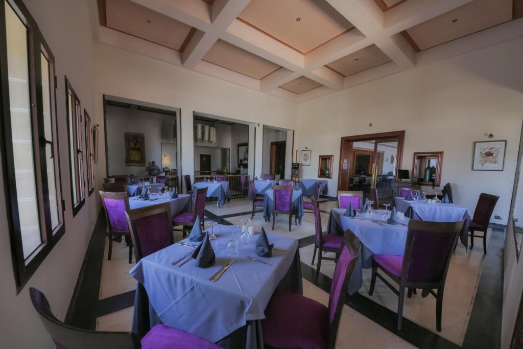 Restaurace v ubytování Hôtel Des Iles