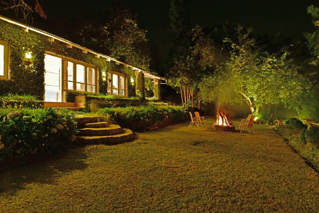 Taman di luar SaffronStays Nandanvan Estate, Kodaikanal