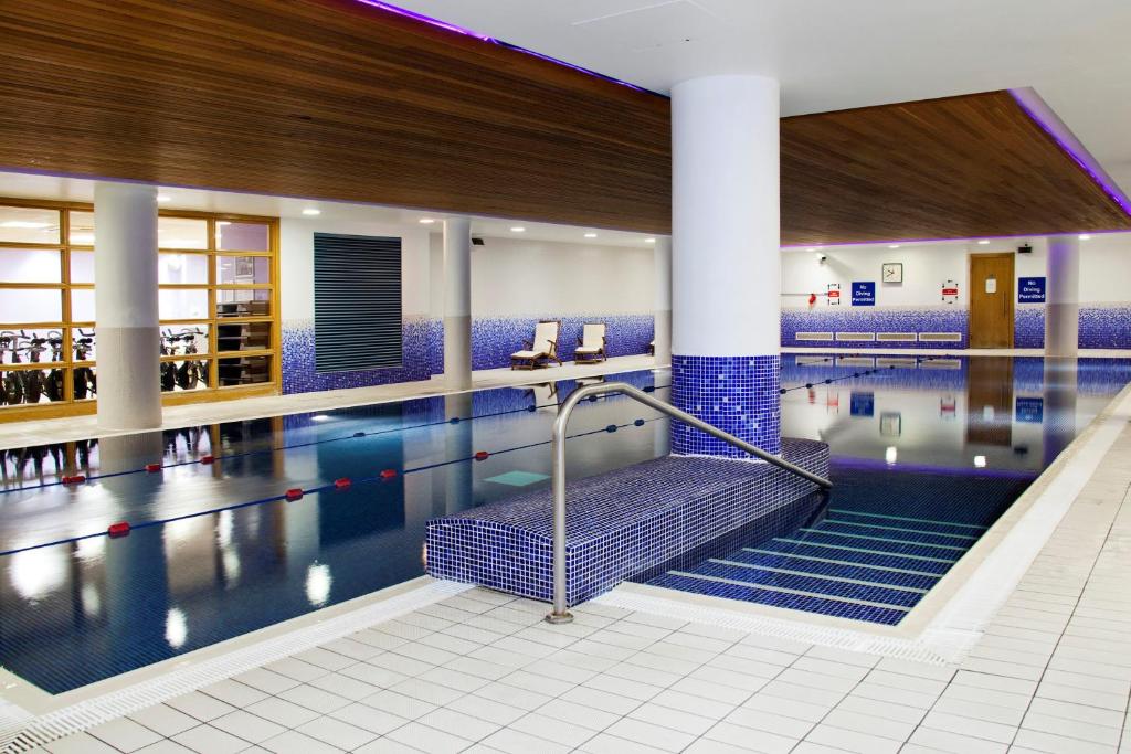 Piscina di Clayton Hotel Cardiff Lane o nelle vicinanze