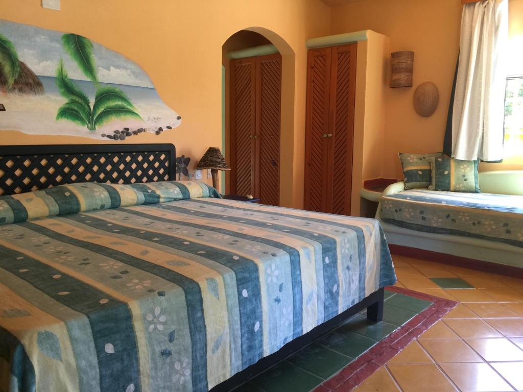 Una cama o camas en una habitación de Hotel - Residencial Madrugada