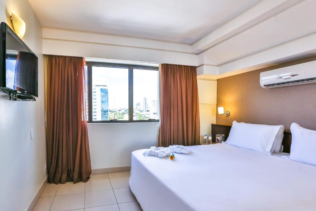  Golden Tulip Goiania Address