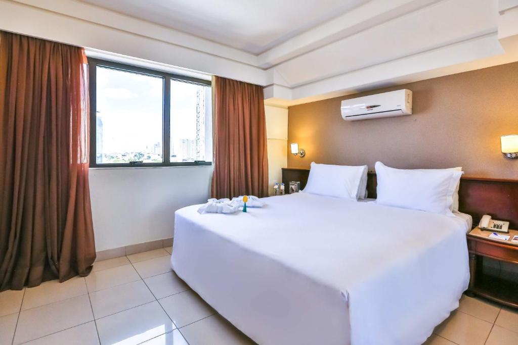  Golden Tulip Goiania Address