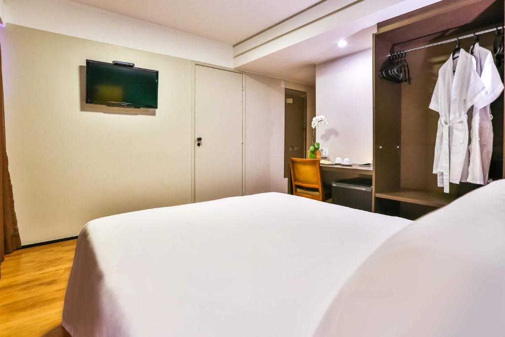  Golden Tulip Goiania Address