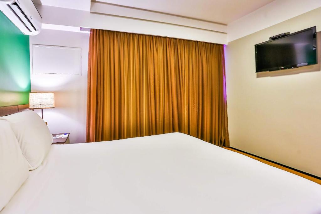  Golden Tulip Goiania Address