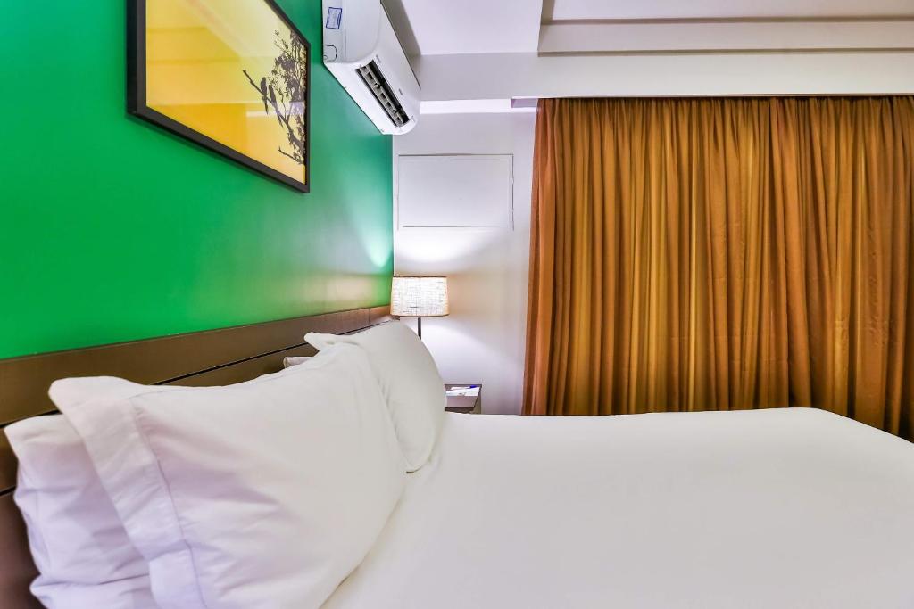  Golden Tulip Goiania Address