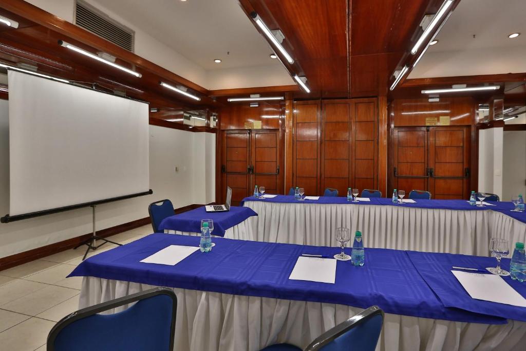  Golden Tulip Goiania Address