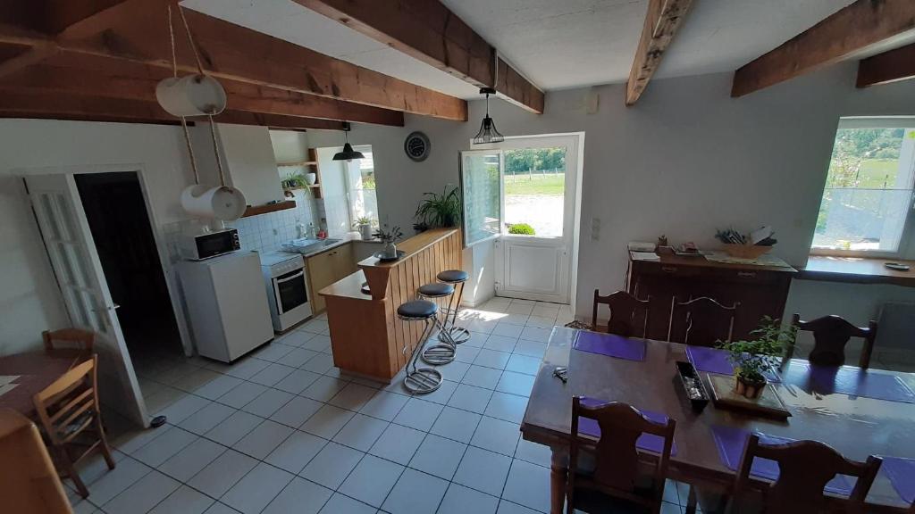 Kuchyň nebo kuchyňský kout v ubytování Gîte Cocantin