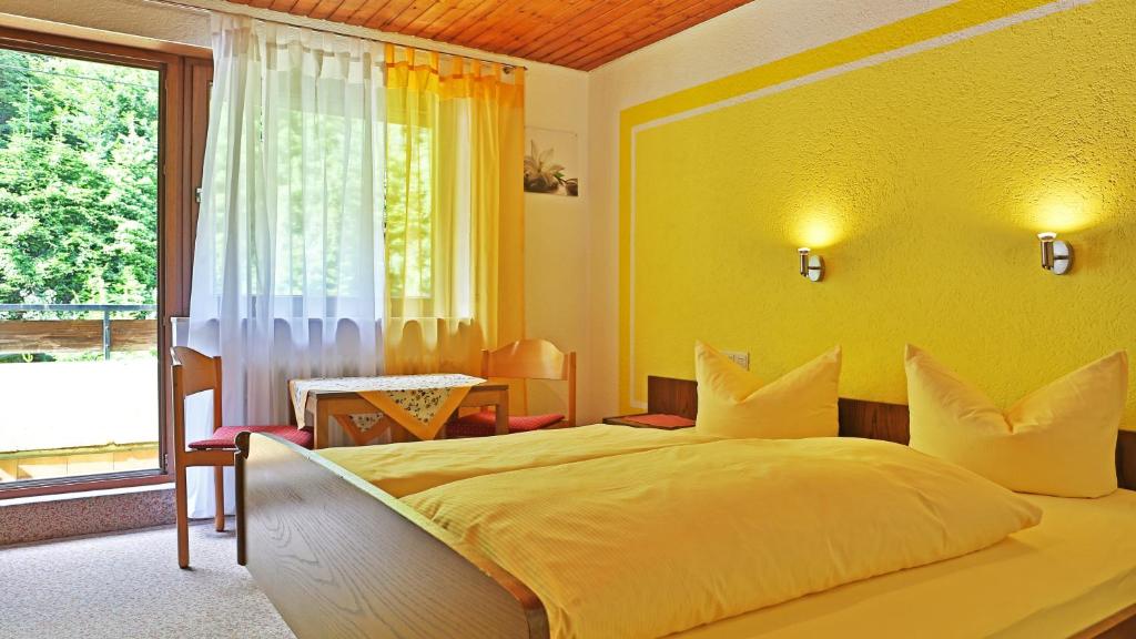 Postel nebo postele na pokoji v ubytování Grüner Hof