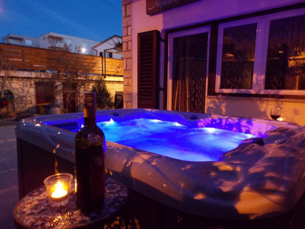 Fotografia z galérie ubytovania Apartment with private garden, hot tub, WiFi, SAT TV, Klima, near beach v Njivice