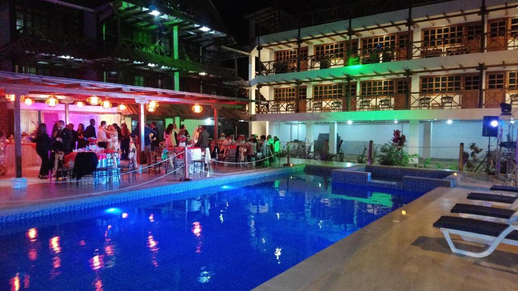 Bazén v ubytování Hotel La Vista nebo v jeho okolí
