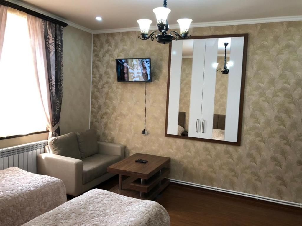 TV a/nebo společenská místnost v ubytování Ahana Hotel