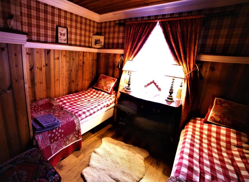 Кровать или кровати в номере Skarvruets Högfjällshotell