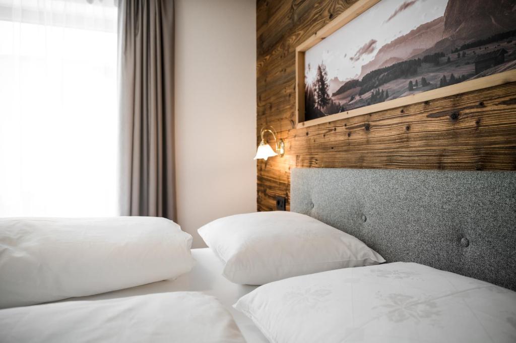 Łóżko lub łóżka w pokoju w obiekcie Chalet Dolomit