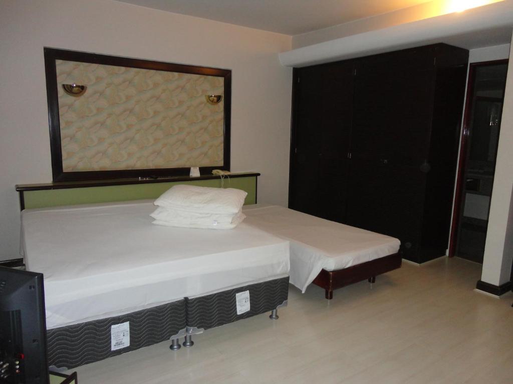  Ero's Apart Hotel