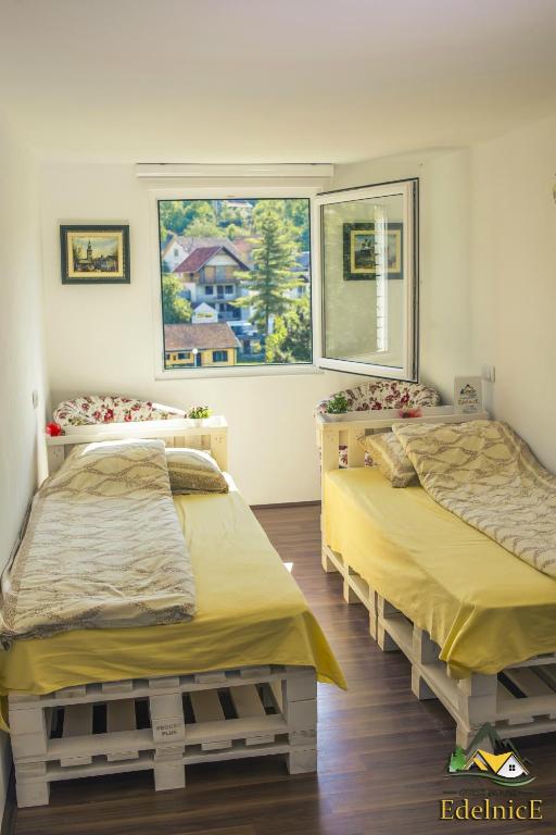 Postel nebo postele na pokoji v ubytování Guesthouse Edelnice