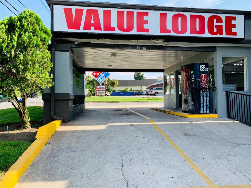 a valle lodge gas station with a sign on it at Value Lodge - Gainesville in Gainesville