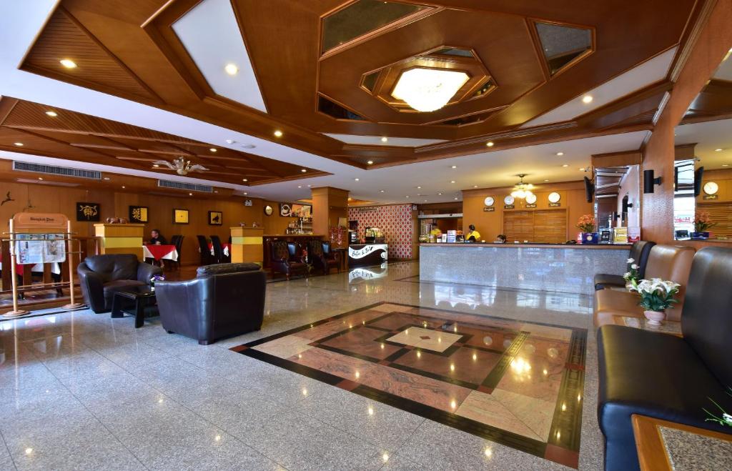 Lobbyen eller receptionen på Dynasty Inn Pattaya