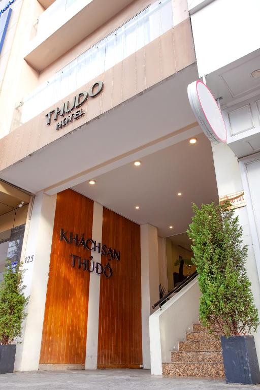 ด้านหน้าอาคารหรือทางเข้าของ Thu Do Hotel