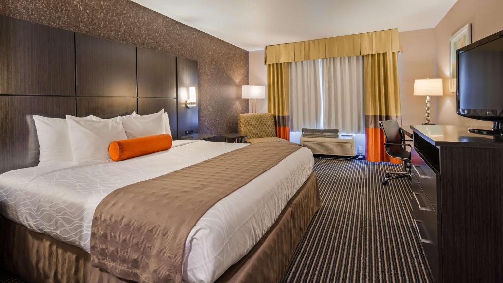 Best Western Plus Rama Inn & Suites - King Suite Con Sofá Cama - No Fumadores