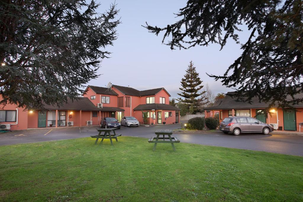 Pavilion Motel and Conference Centre Pavilion Motel and Conference Centre