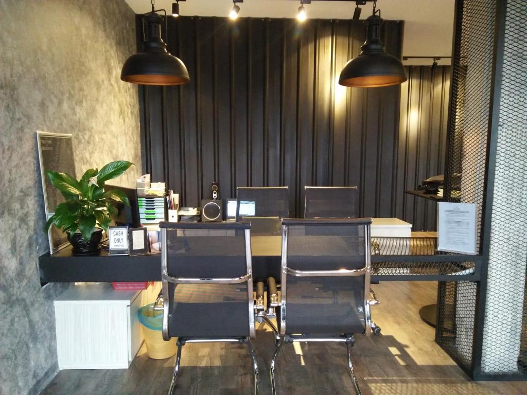 Posezení v ubytování 68 Boutique Hotel