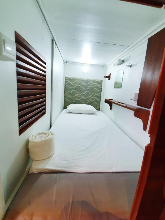 Postel nebo postele na pokoji v ubytování Bed Station 210