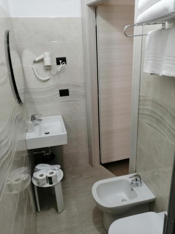 Koupelna v ubytování Hotel Aurora